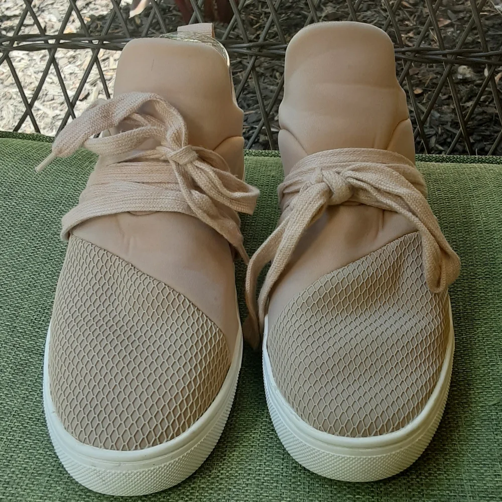 Steve Madden Blush Pink Lancer Soft Neoprene Fabric Sneakers Size 6.5.